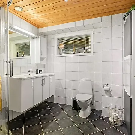 Large House With Garage, Bar, Gym, Summer Living