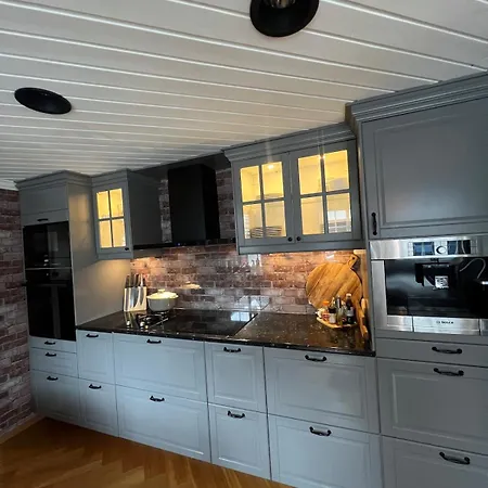 Дом отдыха Large House With Garage, Bar, Gym, Summer Living