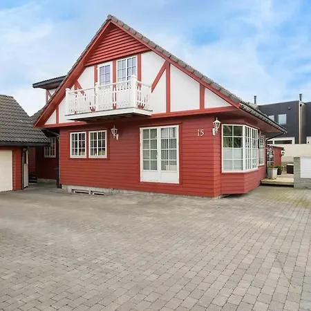 Дом отдыха Large House With Garage, Bar, Gym, Summer Living