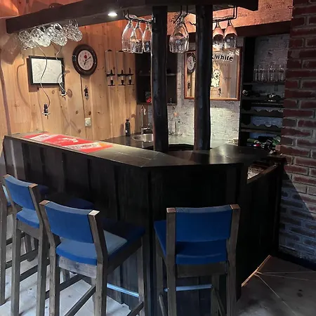 Дом отдыха Large House With Garage, Bar, Gym, Summer Living